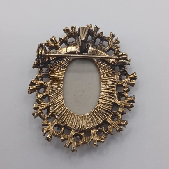 Daisy Forget Me Not Handpainted Brooch/Pendant - Picture 4 of 5